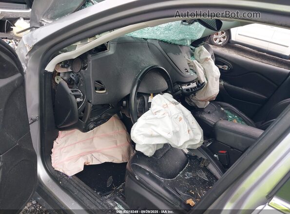 1C4PJMLB3LD645707 2020 JEEP CHEROKEE Серебряный Вид салона спереди