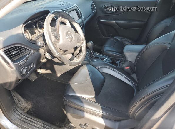 1C4PJMLX6LD505601 2020 JEEP CHEROKEE Silver Front interior view