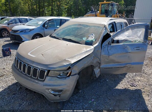 1C4RJFAG0HC739463 2017 JEEP GRAND CHEROKEE Silver Widok z przodu