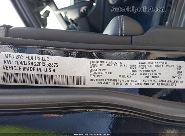 1C4RJGAG2PC552875 2023 JEEP GRAND CHEROKEE Black Engine compartment view
