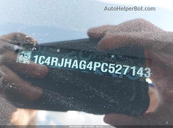 1C4RJHAG4PC527143 2023 JEEP GRAND CHEROKEE Black Widok komory silnika