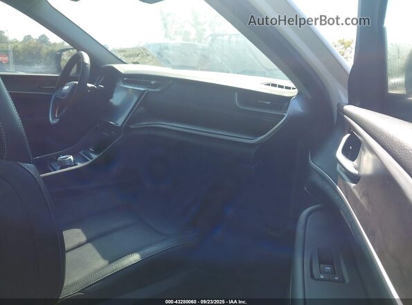 1C4RJHBG5PC531989 2023 JEEP GRAND CHEROKEE White Front interior view