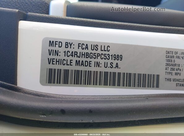 1C4RJHBG5PC531989 2023 JEEP GRAND CHEROKEE White Engine compartment view
