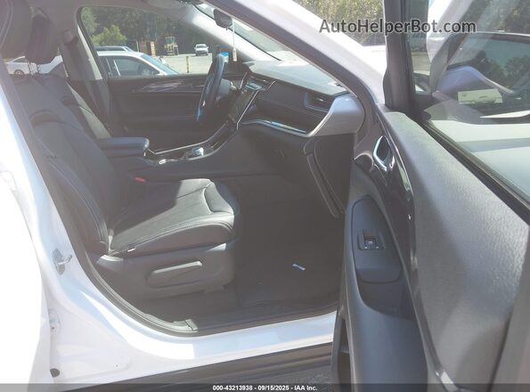 1C4RJKAG8M8179956 2021 JEEP GRAND CHEROKEE L White Widok wnętrza z przodu