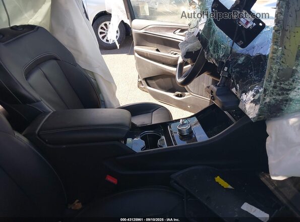 1C4RJKBG1P8713530 2023 JEEP GRAND CHEROKEE L Gray Вид салону спереду