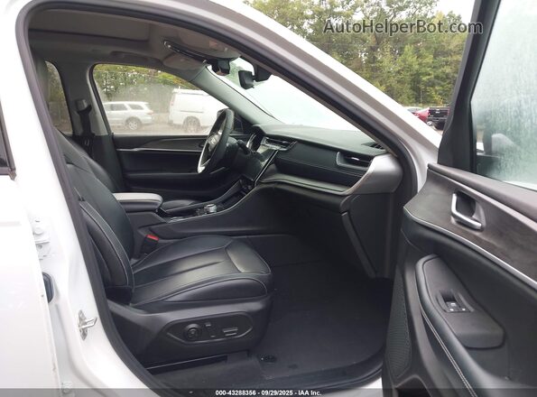 1C4RJKBG2P8876123 2023 JEEP GRAND CHEROKEE L White Вид салону спереду
