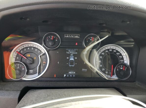 1C6RR7GG2LS122917 2020 RAM 1500 White ხელსაწყოთა პანელის ხედი