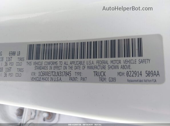 1C6RREJT2LN317845 2020 RAM 1500 White ძრავის განყოფილების ხედი