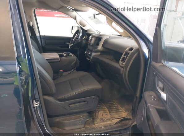 1C6RRFGG2LN273846 2020 RAM 1500 Dark Blue Widok wnętrza z przodu