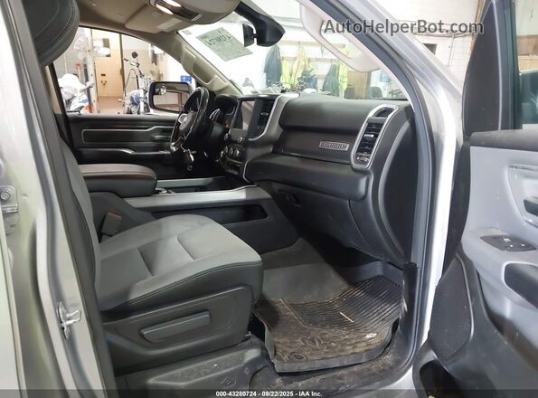 1C6SRFBT1LN142168 2020 RAM 1500 Gray Вид салону спереду