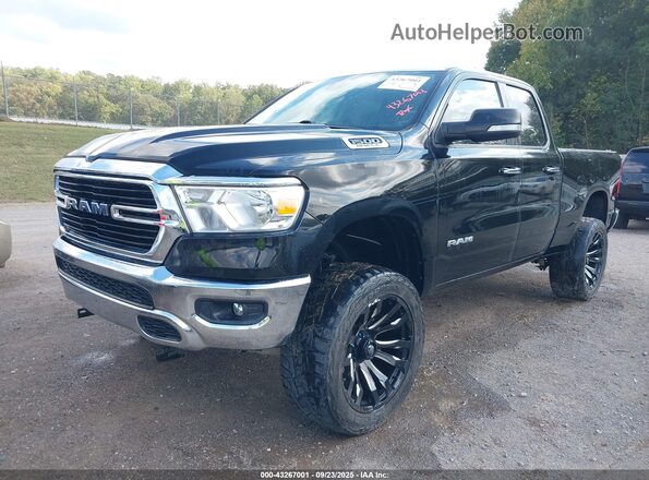 1C6SRFBT7LN375553 2020 RAM 1500 Черный Передняя левая четверть
