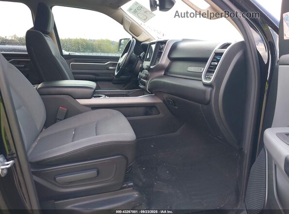 1C6SRFBT7LN375553 2020 RAM 1500 Черный Вид салона спереди