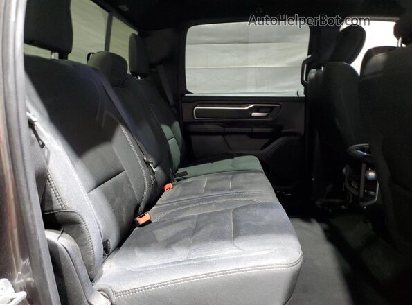 1C6SRFFT0LN183191 2020 RAM 1500 Gray Widok tylnych siedzeń