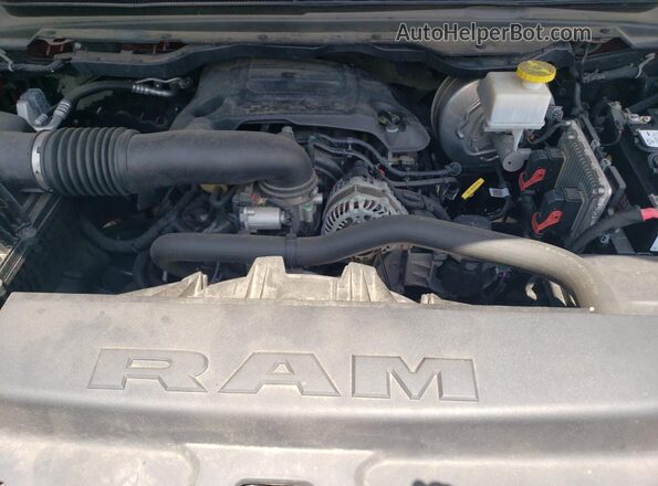 1C6SRFFT2LN131724 2020 RAM 1500 Burgundy Vista interior trasera