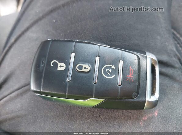 1C6SRFFT4LN312677 2020 RAM 1500 Серый Вид панели приборов