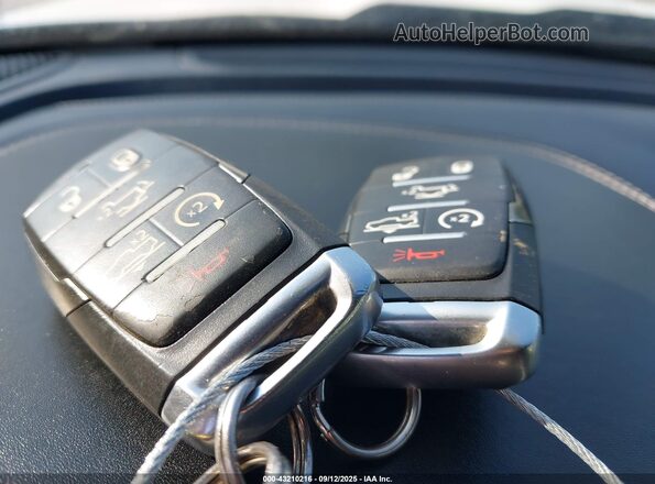 1C6SRFHT2LN230427 2020 RAM 1500 White Vista del salpicadero