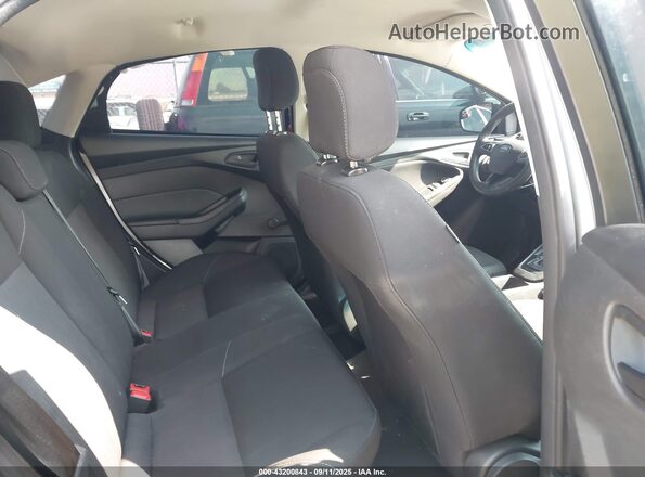 1FADP3E28JL322075 2018 FORD FOCUS Silver 