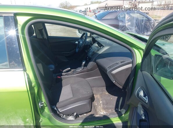 1FADP3FE9JL210457 2018 FORD FOCUS Green 