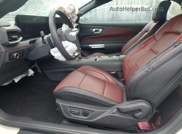 1FAGP8FF3S5113070 2025 FORD MUSTANG White Вид салону спереду