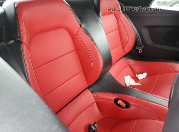 1FATP8UH1K5201330 2019 FORD MUSTANG White Widok tylnych siedzeń