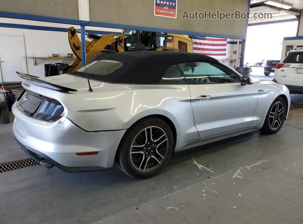 1FATP8UH3J5136012 2018 FORD MUSTANG Серебряный 