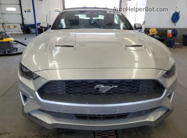 1FATP8UH3J5136012 2018 FORD MUSTANG Серебряный 