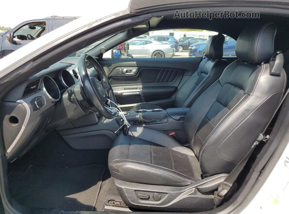 1FATP8UH7M5108122 2021 FORD MUSTANG White Вид салону спереду