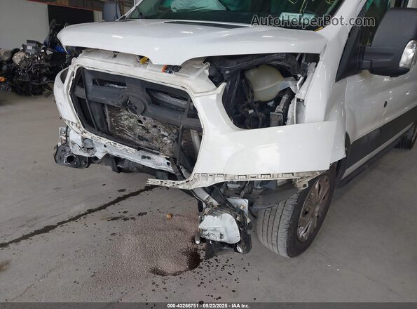 1FBAX2C8XLKA24462 2020 FORD PASSENGER White Widok z przodu