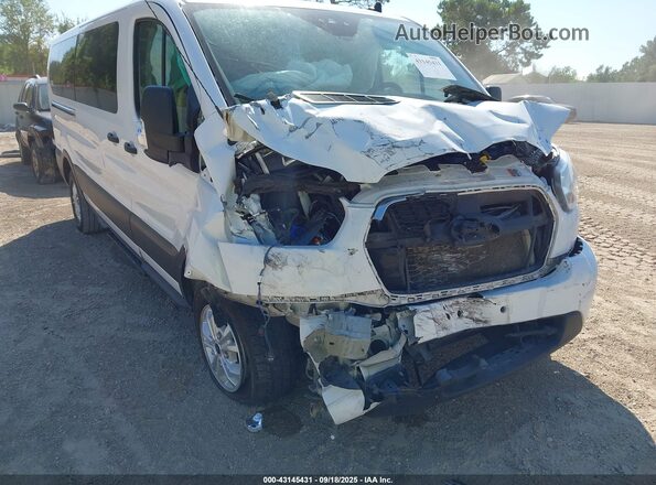 1FBAX2Y81MKA14767 2021 FORD PASSENGER White Widok z przodu