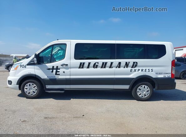 1FBAX2Y84NKA04459 2022 FORD PASSENGER White Панорамний вид салону 360°