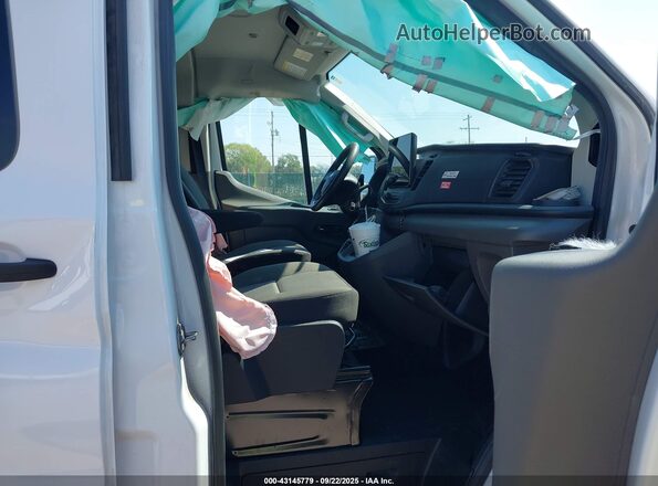1FBAX2Y84NKA04459 2022 FORD PASSENGER White Вид салону спереду