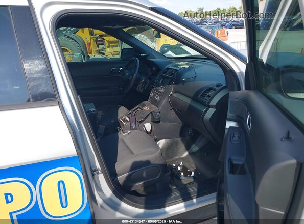 1FM5K8AR0HGD92410 2017 FORD POLICE INTERCEPTOR Silver Vista interior delantera
