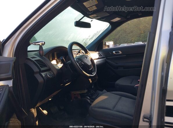 1FM5K8AR1HGD25962 2017 FORD POLICE INTERCEPTOR Gray წინა სალონის ხედი