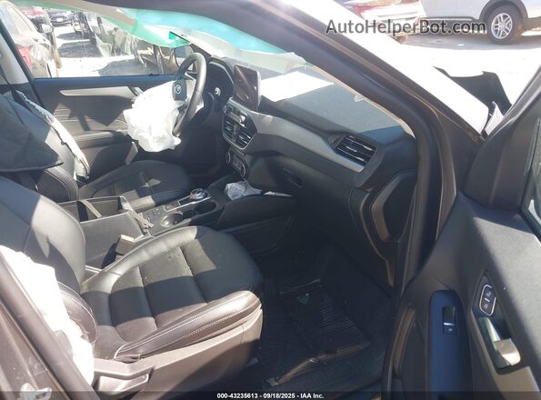 1FMCU0KZ8NUB06916 2022 FORD ESCAPE Серый Вид салона спереди