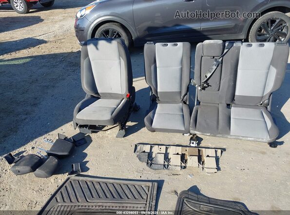 1FMCU9GD4JUB16483 2018 FORD ESCAPE Белый Вид щитка приборов
