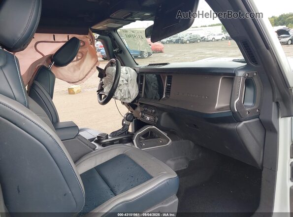 1FMDE5FP7MLA20055 2021 FORD BRONCO Gray Front interior view