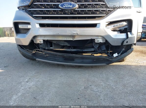 1FMSK7DH5NGB98404 2022 FORD FORD EXPLORER Silver Widok z przodu