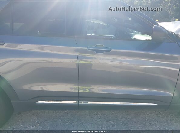 1FMSK7DHXNGA24148 2022 FORD FORD EXPLORER Gray Rear interior view