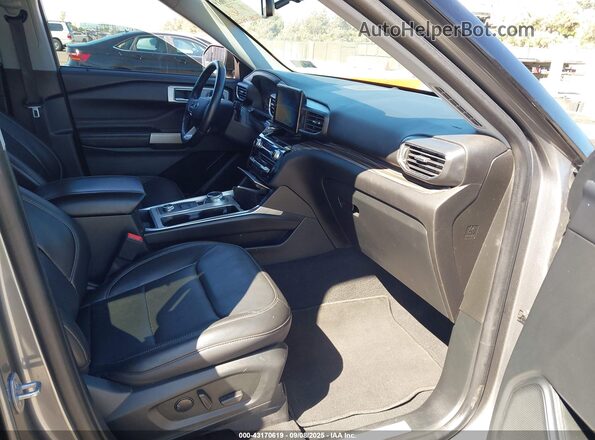 1FMSK8FH2NGB07625 2022 FORD FORD EXPLORER Gray Front interior view