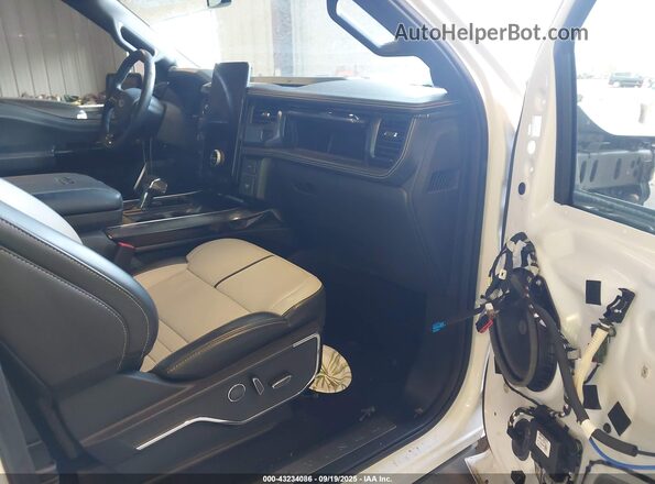 1FT6W1EV3PWG11795 2023 FORD F-150 LIGHTNING White Widok wnętrza z przodu