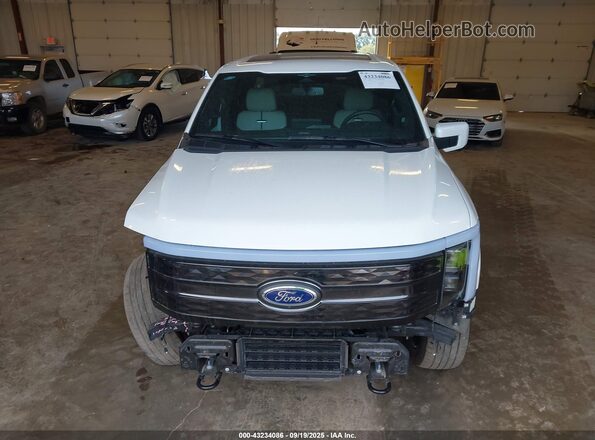 1FT6W1EV3PWG11795 2023 FORD F-150 LIGHTNING White Widok zestawu wskaźników