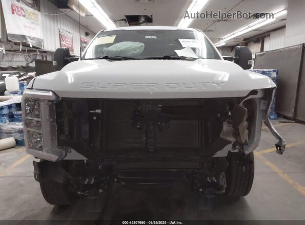 1FT7X2BA0PEC81614 2023 FORD F250 White ხელსაწყოთა პანელის ხედი