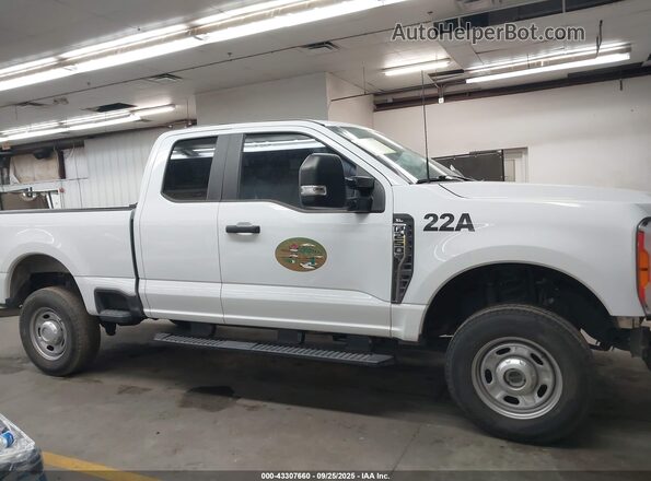 1FT7X2BA0PEC81614 2023 FORD F250 White უკანა სალონის ხედი