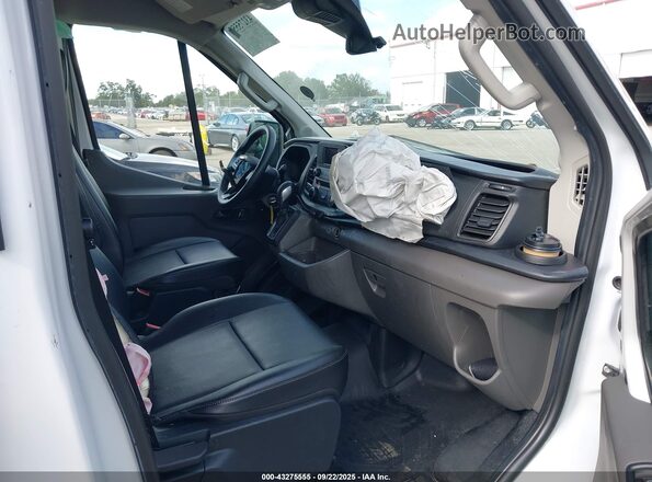 1FTBR2X86NKA64982 2022 FORD TRANSIT-250 Белый Вид салона спереди