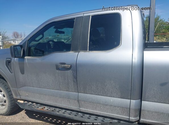 1FTFX1E58NKD69958 2022 FORD F150 Silver Widok wnętrza z tyłu