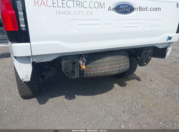 1FTVW1ELXPWG33562 2023 FORD F-150 LIGHTNING White Widok z przodu