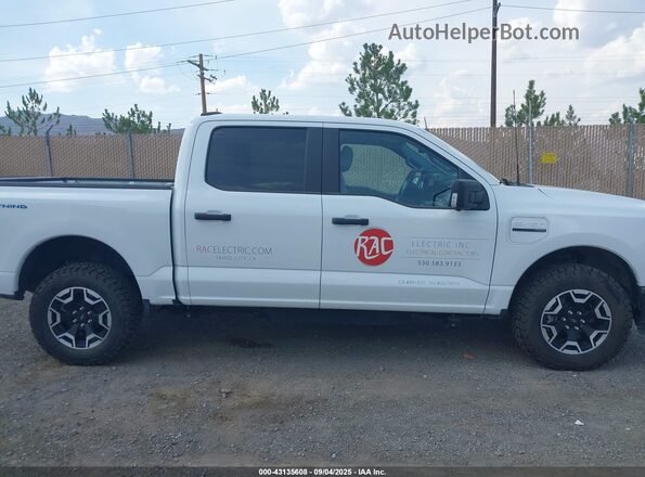 1FTVW1ELXPWG33562 2023 FORD F-150 LIGHTNING White Widok wnętrza 360 stopni