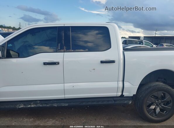 1FTVW1EV2PWG36330 2023 FORD F-150 LIGHTNING White Սալոնի 360 աստիճան տեսք