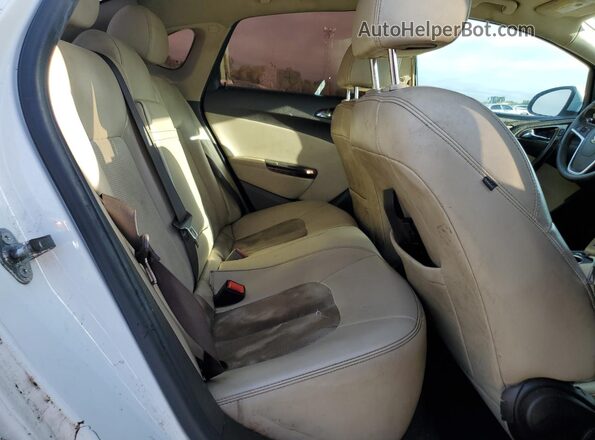 1G4PR5SKXH4122588 2017 BUICK VERANO White Widok tylnych siedzeń