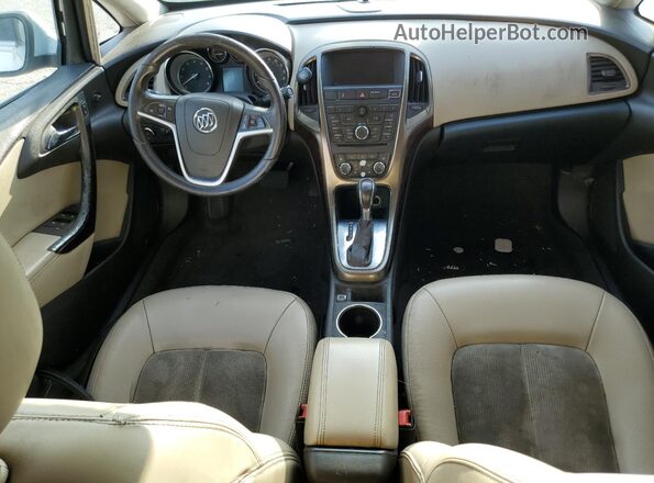 1G4PR5SKXH4122588 2017 BUICK VERANO White Widok deski rozdzielczej